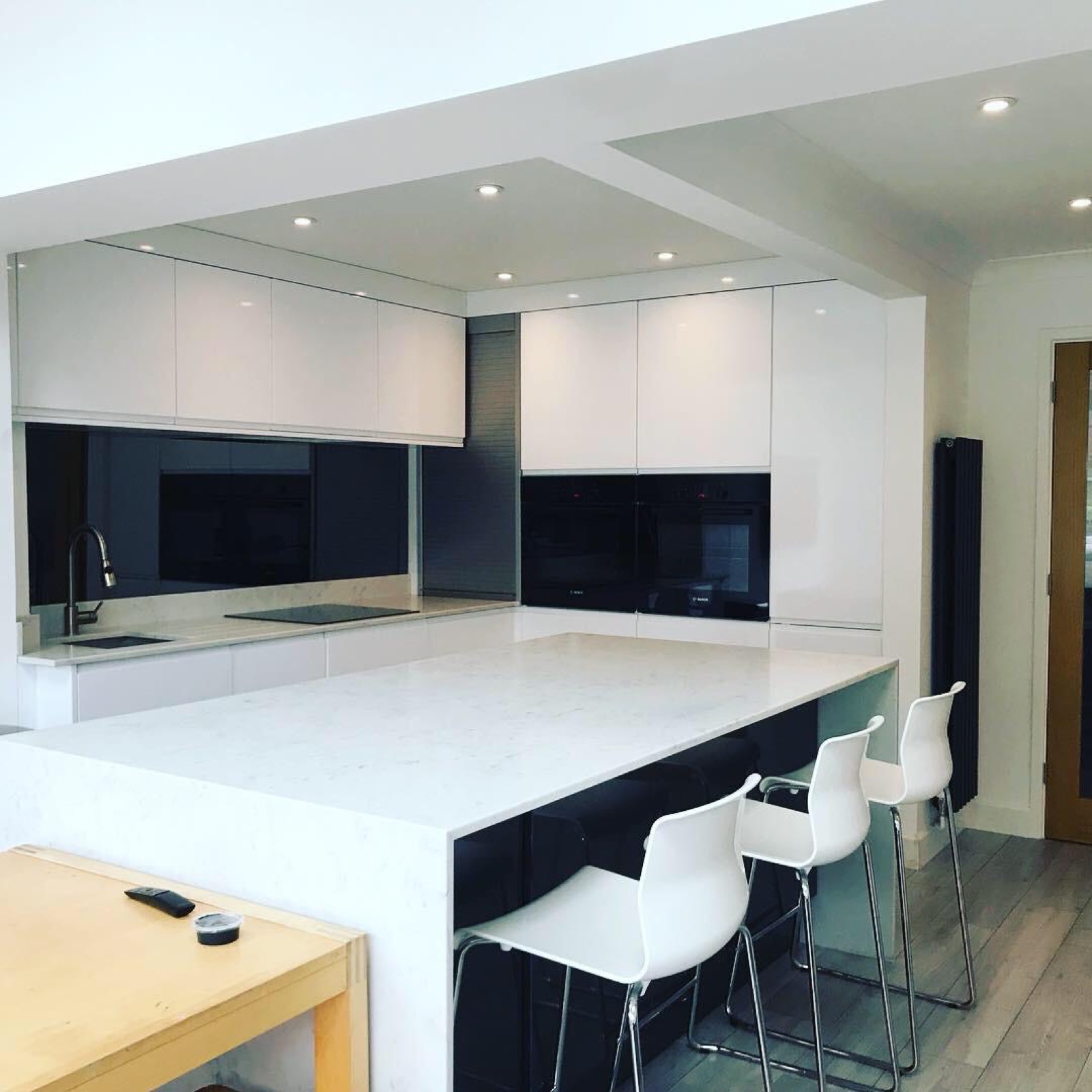 Kitchen white gloss black glass splashback island, made and fitted by Sussex Design Interiors